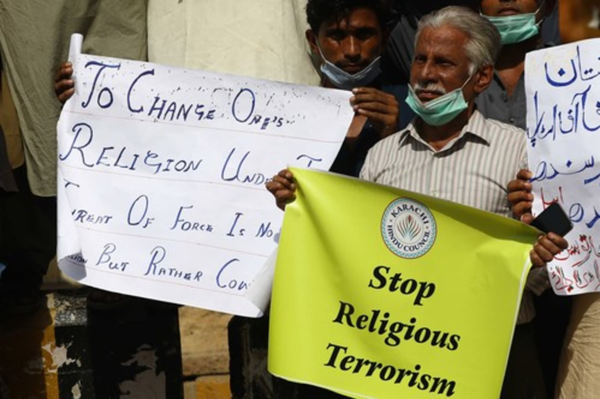 V Pákistánu se konala demonstrace požadující zastavení náboženských útoků v reakci na zničení hinduistického chrámu.
