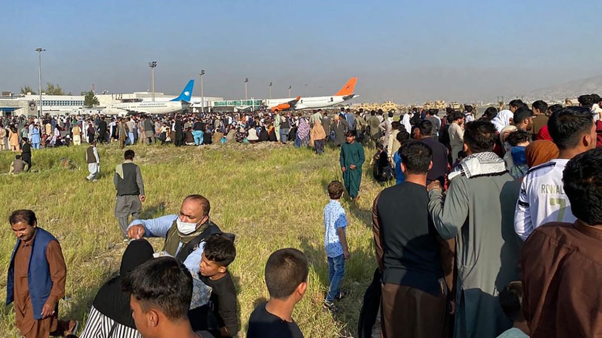 Kábulské letiště zachvátil chaos. 