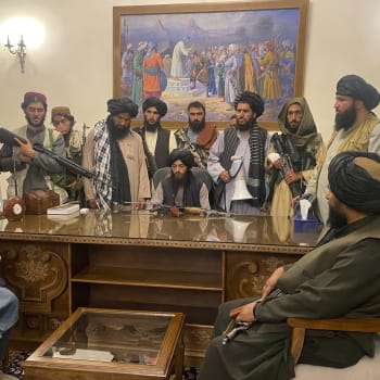 Bojovníci Tálibánu završili své tažení poté, co obsadili Afghánský prezidentský palác .