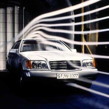 Mercedes-Benz třídy S z 90. let je dodnes považován za vrchol éry, kdy se auta skutečně dělala co nejlepší a nejpoctivější bez ohledu na náklady.