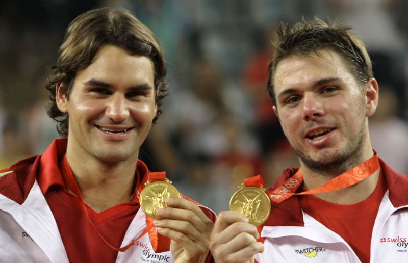 Federer má ve své bohaté sbírce úspěchů také zlatou olympijskou medaili. Se Stanem Wawrinkou uspěl ve čtyřhře v Pekingu 2008.