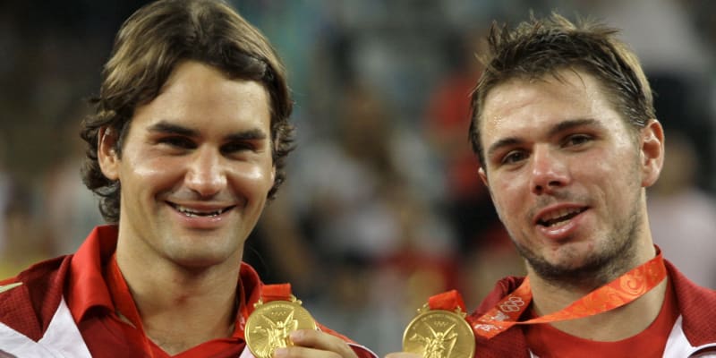 Federer má ve své bohaté sbírce úspěchů také zlatou olympijskou medaili. Se Stanem Wawrinkou uspěl ve čtyřhře v Pekingu 2008.