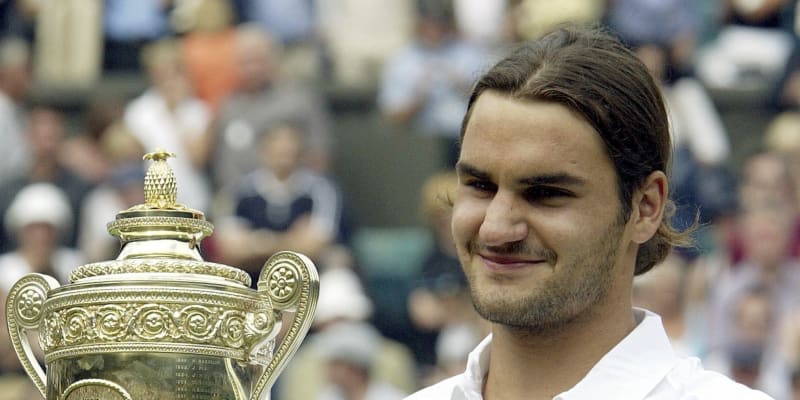 První grandslamovou trofej získal Roger Federer ve Wimbledonu. Psal se rok 2003.