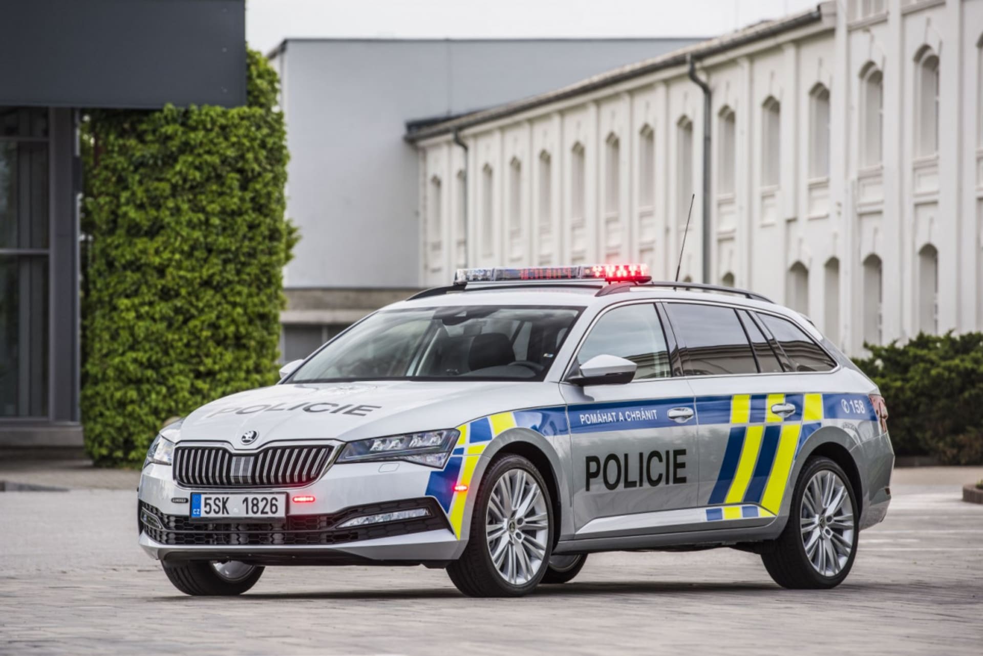 Policejní Škoda Superb Combi 2.0 TSI 4x4