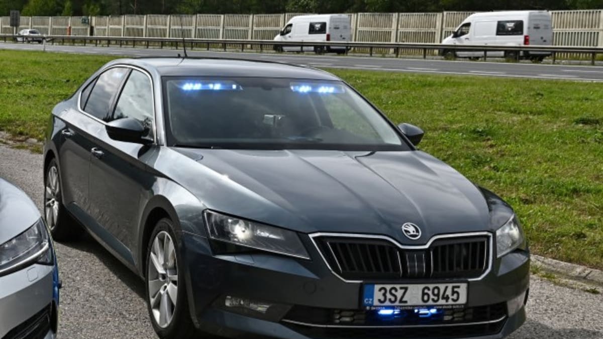 Policejní Škoda Superb v civilních barvách
