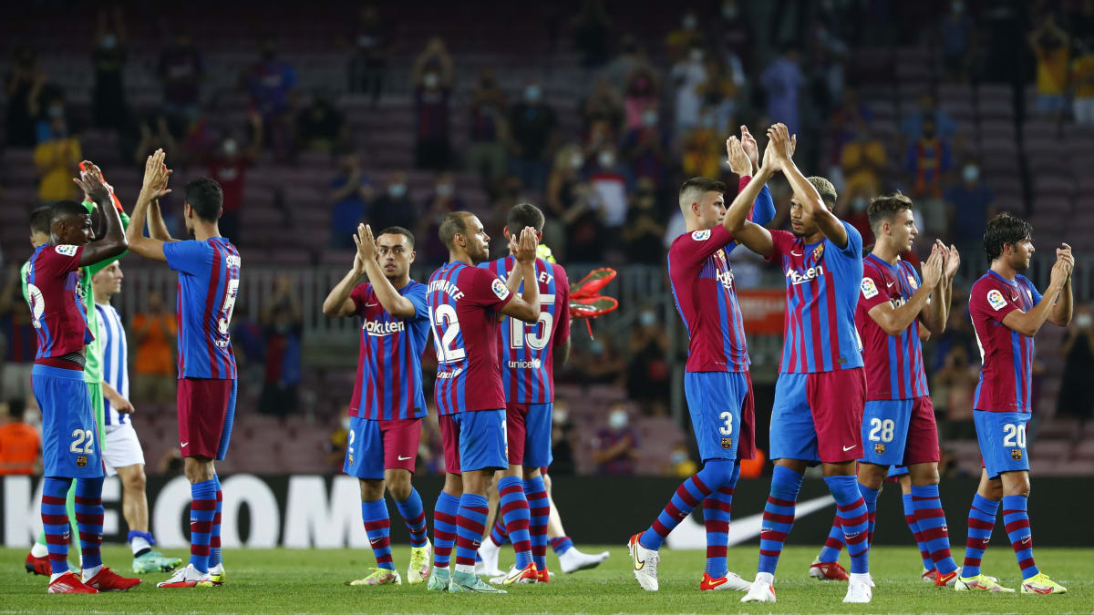 Barcelona se nachází uprostřed temného období. Podle staronového ředitele Joana Laporty by se ale měl klub brzy ocitnout na správné koleji.