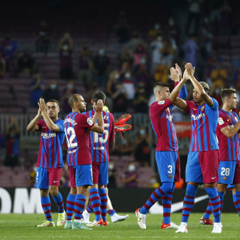 Barcelona se nachází uprostřed temného období. Podle staronového ředitele Joana Laporty by se ale měl klub brzy ocitnout na správné koleji.