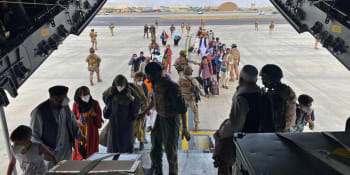Na českou pomoc v Afghánistánu čekají i děti. Další evakuační let se ale neplánuje