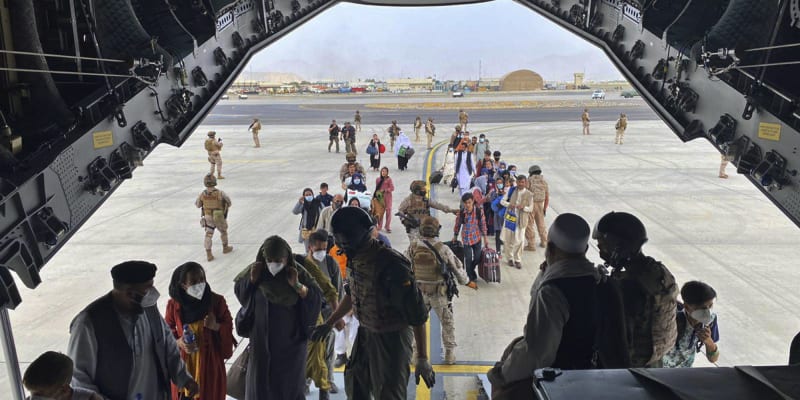 Letiště jsou jedinou cestou, jak se dostat z Afghánistánu.