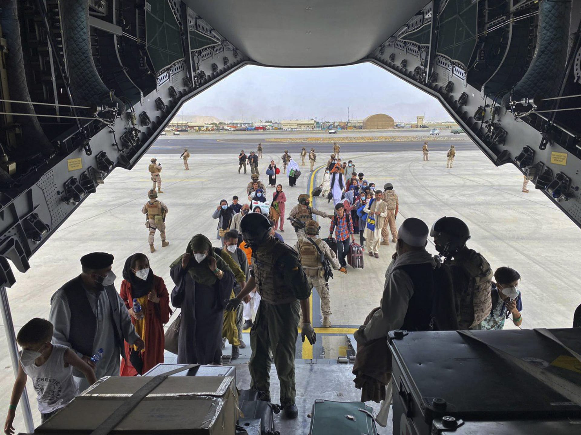 Američané v srpnu evakuovali z Kábulu tisíce Afghánců.