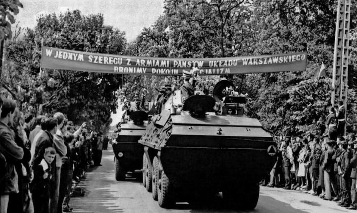 Vítání polských okupačních vojsk po návratu do vlasti v říjnu 1968.