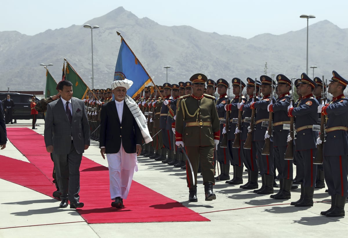 Prezident Afghanistánu Ašraf Ghaní na slavnostní přehlídce začátkem srpna 2021. O pár týdnů později prchl z vlasti a vlády se ujal Tálibán.
