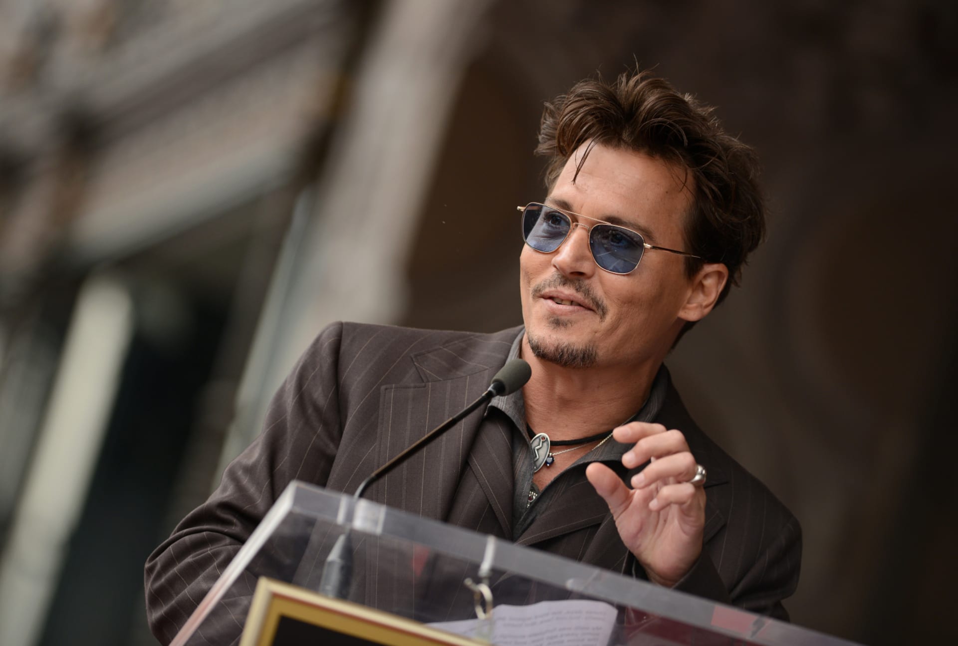 Návštěva herce Johnnyho Deppa na karlovarském filmovém festivalu je pro showbyznys událostí roku. 
