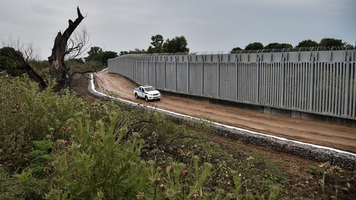 Plot na řecko-tureckých hranicích má zabránit vstupu migrantům do Evropy.