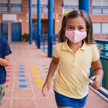 Děti ve škole v době pandemie koronaviru (ilustrační foto)