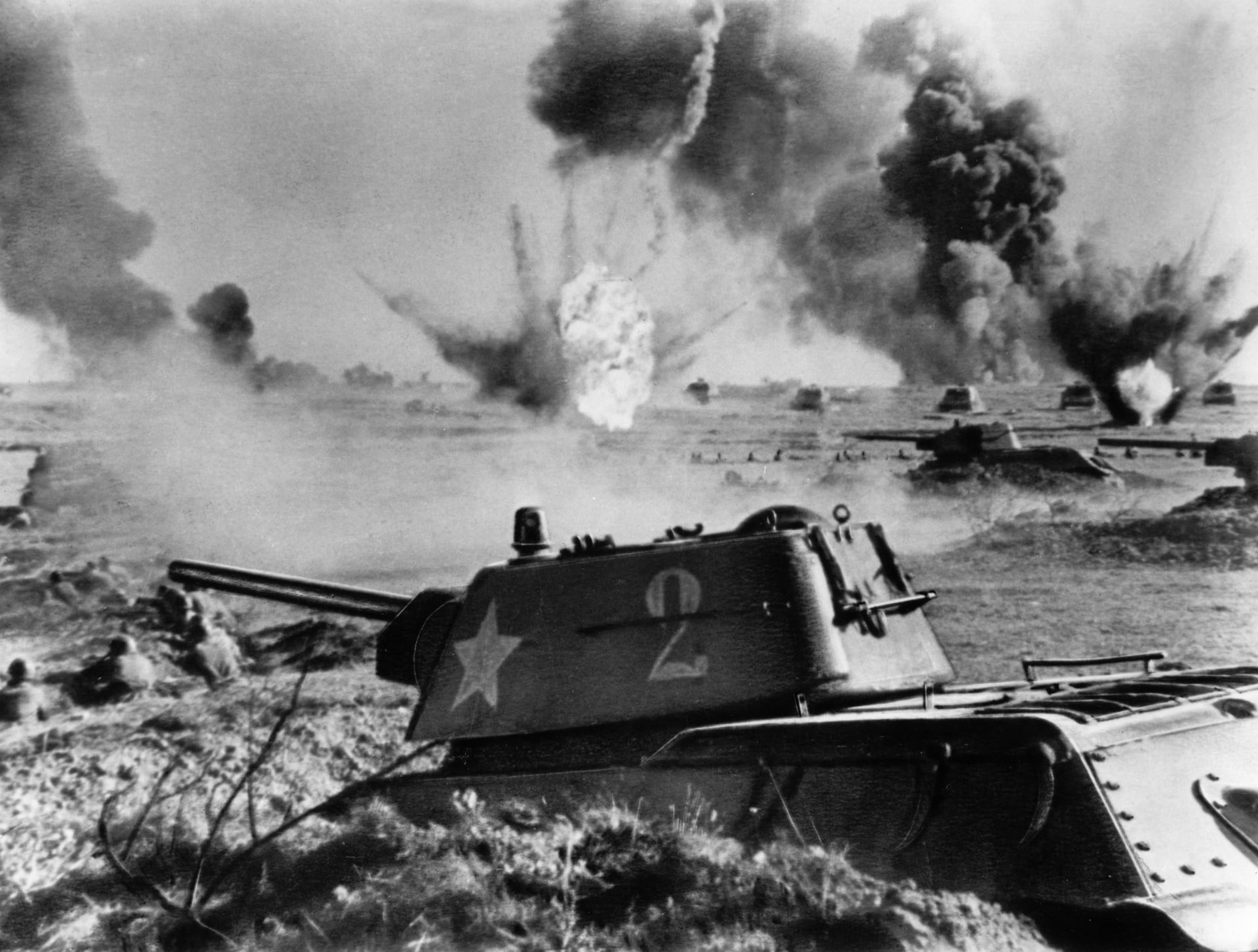 Na východní frontě se Sovětům významně osvědčily střední tanky T-34. Byly nasazeny v tak mohutném množství, že se z nich staly obrněnou páteří celé Rudé armády.