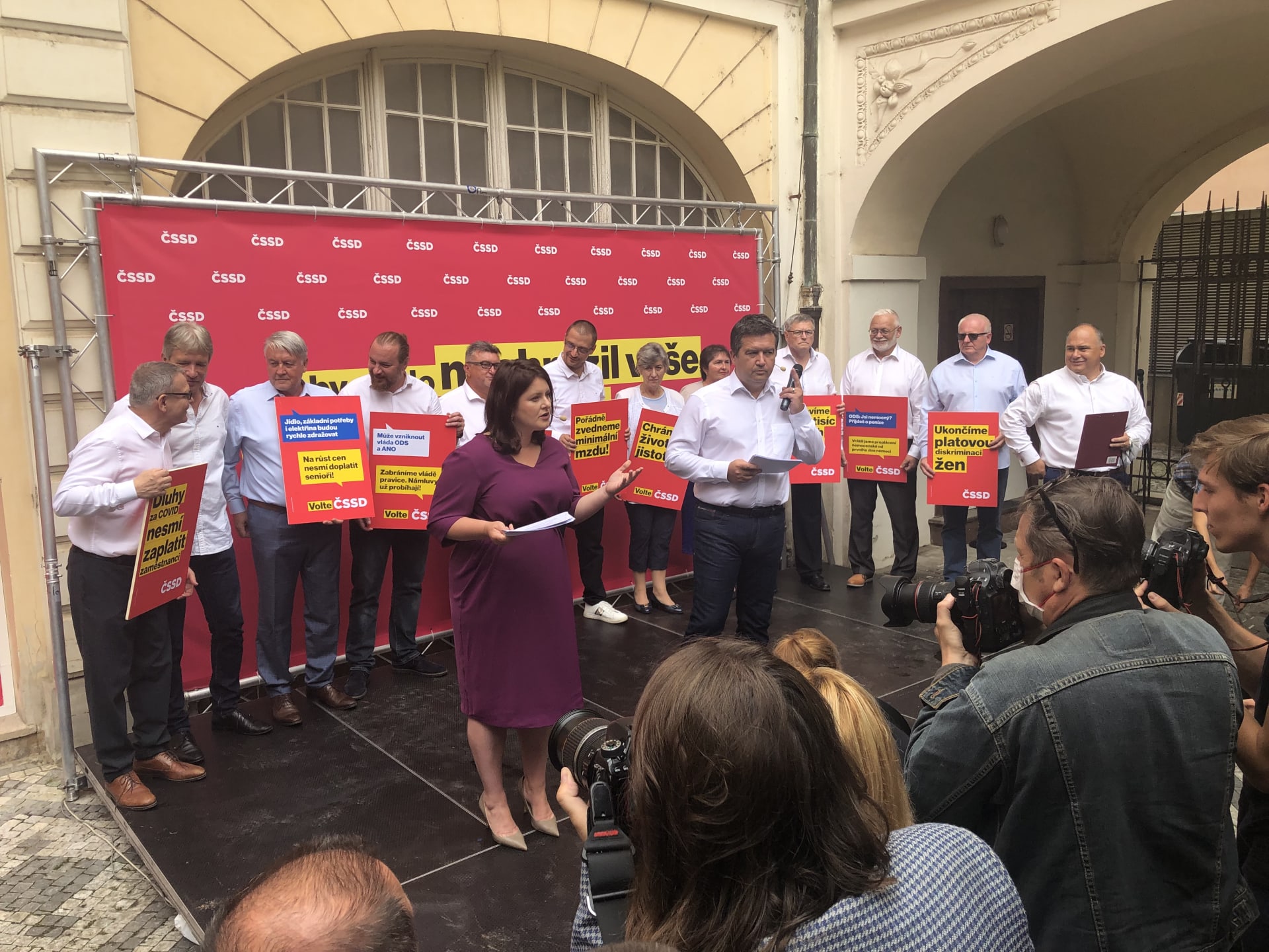 Zahájení kampaně ČSSD do sněmovních voleb na nádvoří Lidového domu v Praze