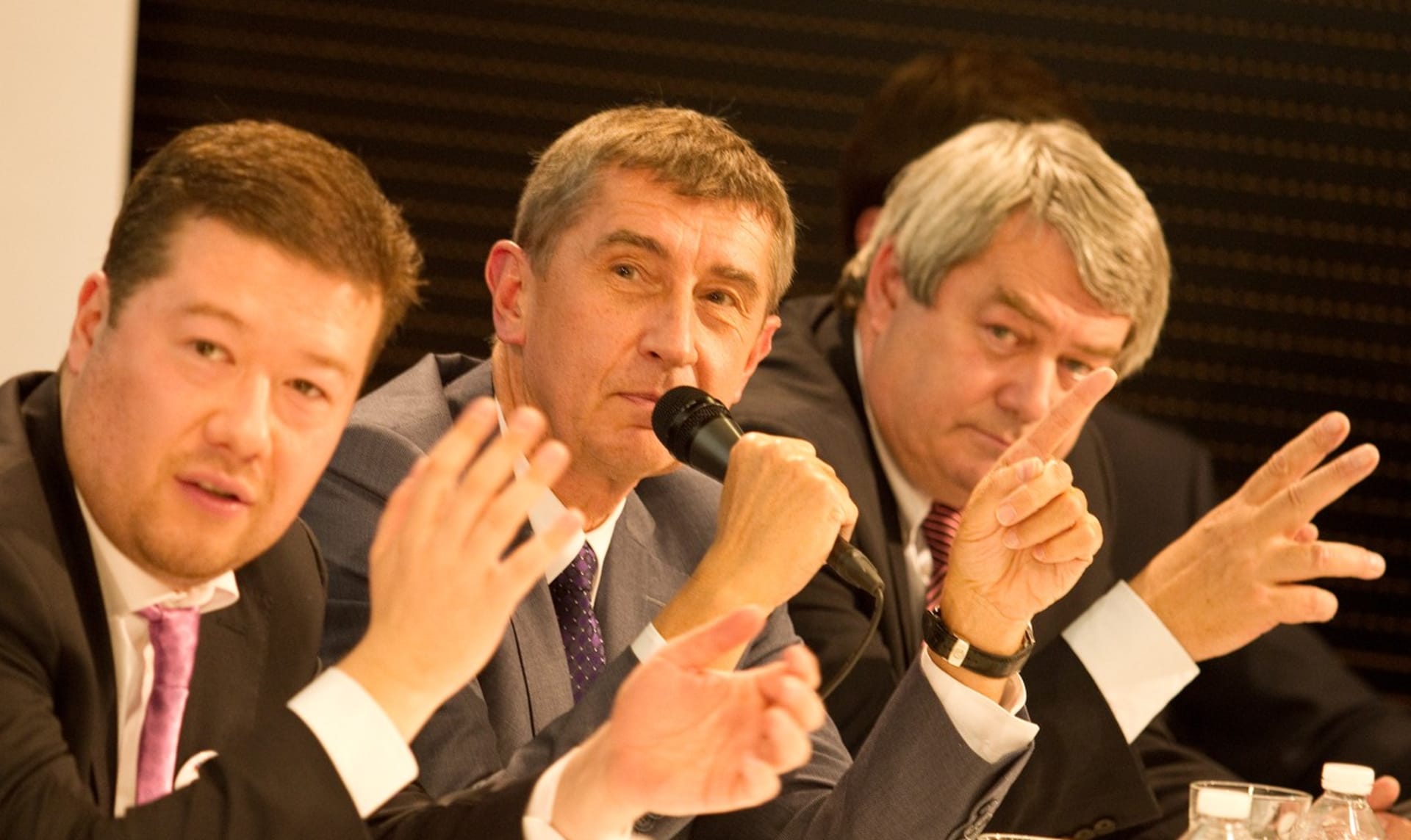Zleva: Tomio Okamura, Andrej Babiš, Vojtěch Filip. Fotografie z debaty v roce 2013