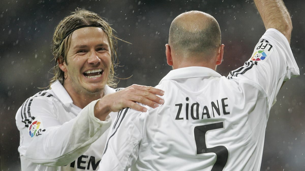 David Beckham a Zinedine Zidane jako spoluhráči v Realu Madrid.