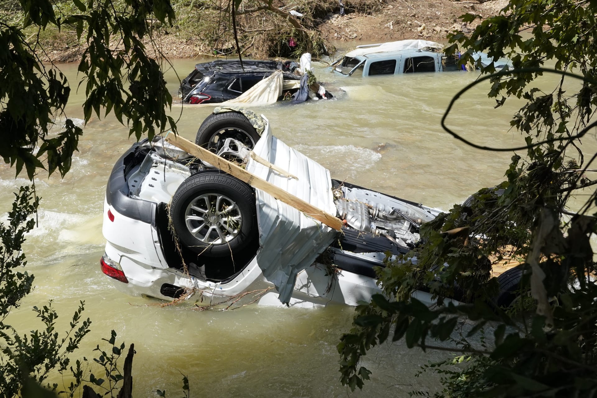 Záplavy ve státu Tennessee mají na svědomí nejméně 22 lidských životů.