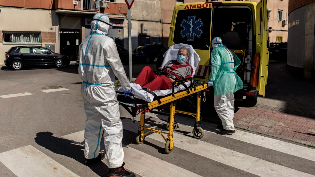 REPORTÁŽ: Španělská válka s pandemií. Když jste negativní, lékaře vaše nemoc nezajímá