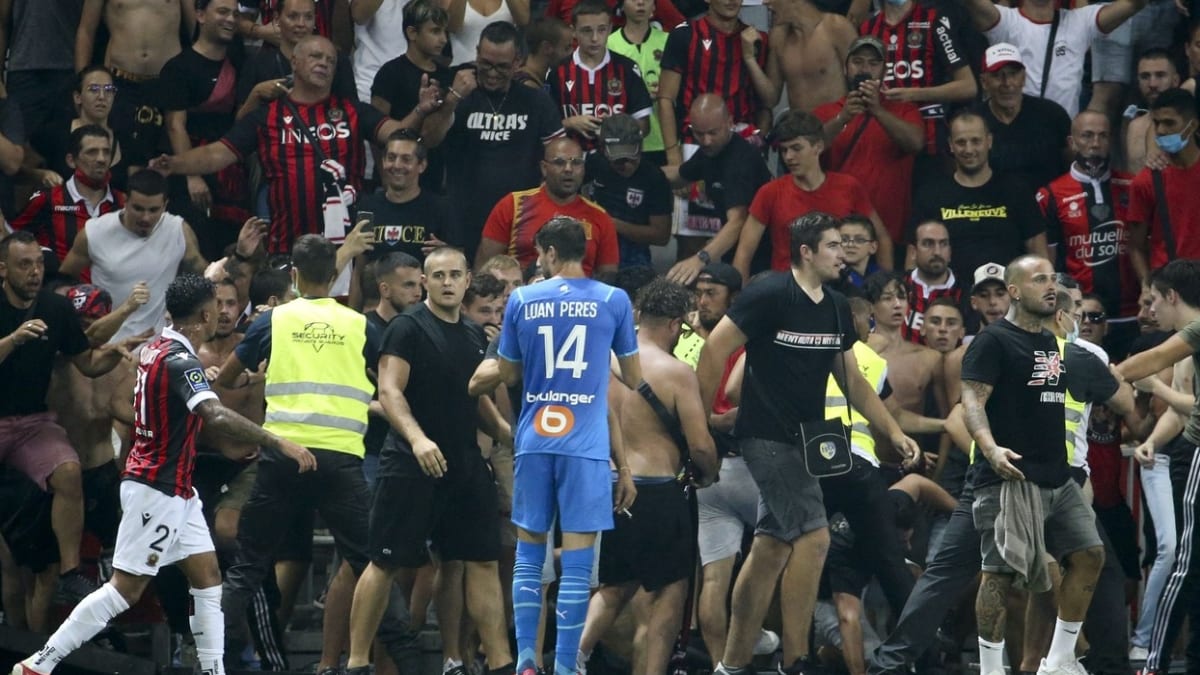 Derby mezi Nice a Marseille přineslo více emocí než obvykle.