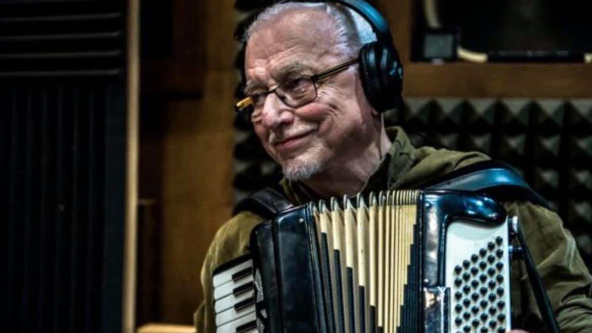Ve věku 75 let zemřel člen kapely Čechomor Radek Pobořil. (zdroj: Facebook kapely Čechomor)