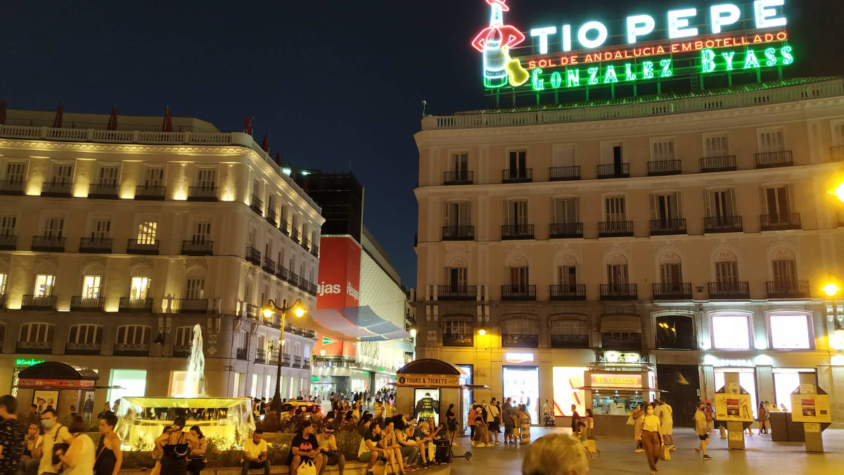 Ulice Madridu se nevylidní ani během noci.