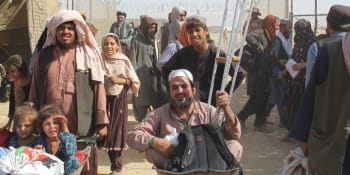 Hradby a samopaly na migranty. Kterých pět zemí se opevňuje proti Afgháncům?