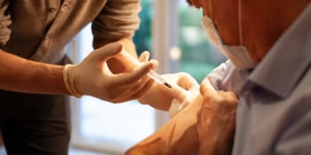 Očkování by mohlo být povinné pro lidi starší 50 let, nastínil Babiš