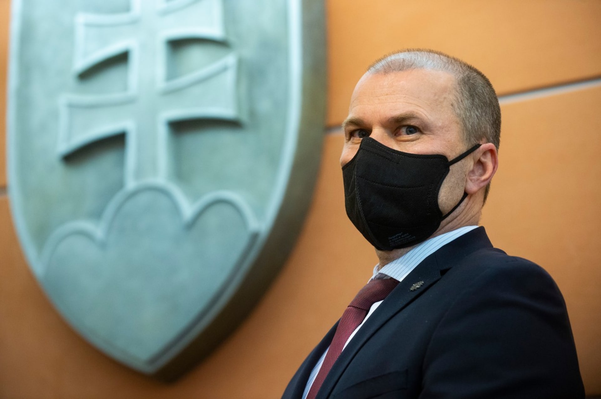 Slovenská prokuratura obvinila ze zneužití pravomocí a z maření spravedlnosti policejního prezidenta Petera Kovaříka.