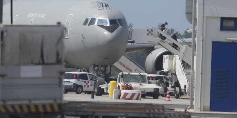 Evakuace civilistů z kábulského letiště nabrala na rychlosti.