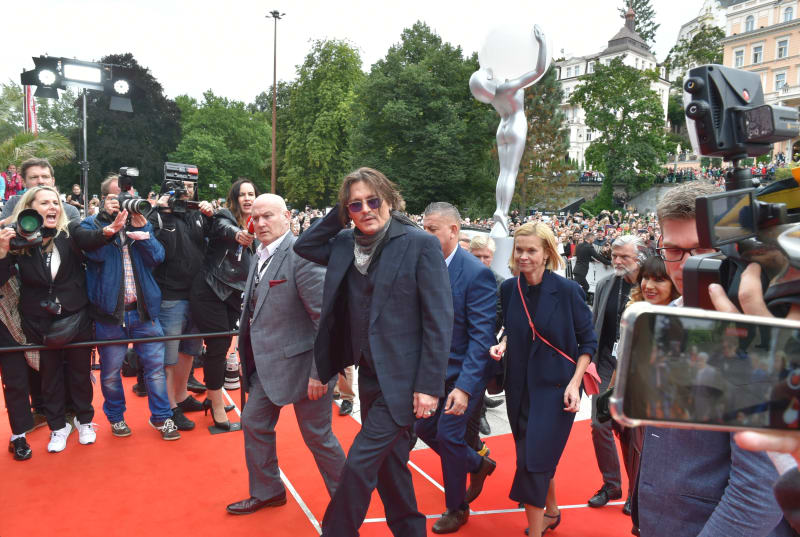 Na amerického herce, producenta a muzikanta Johnnyho Deppa čekaly v Karlových Varech davy fanoušků.