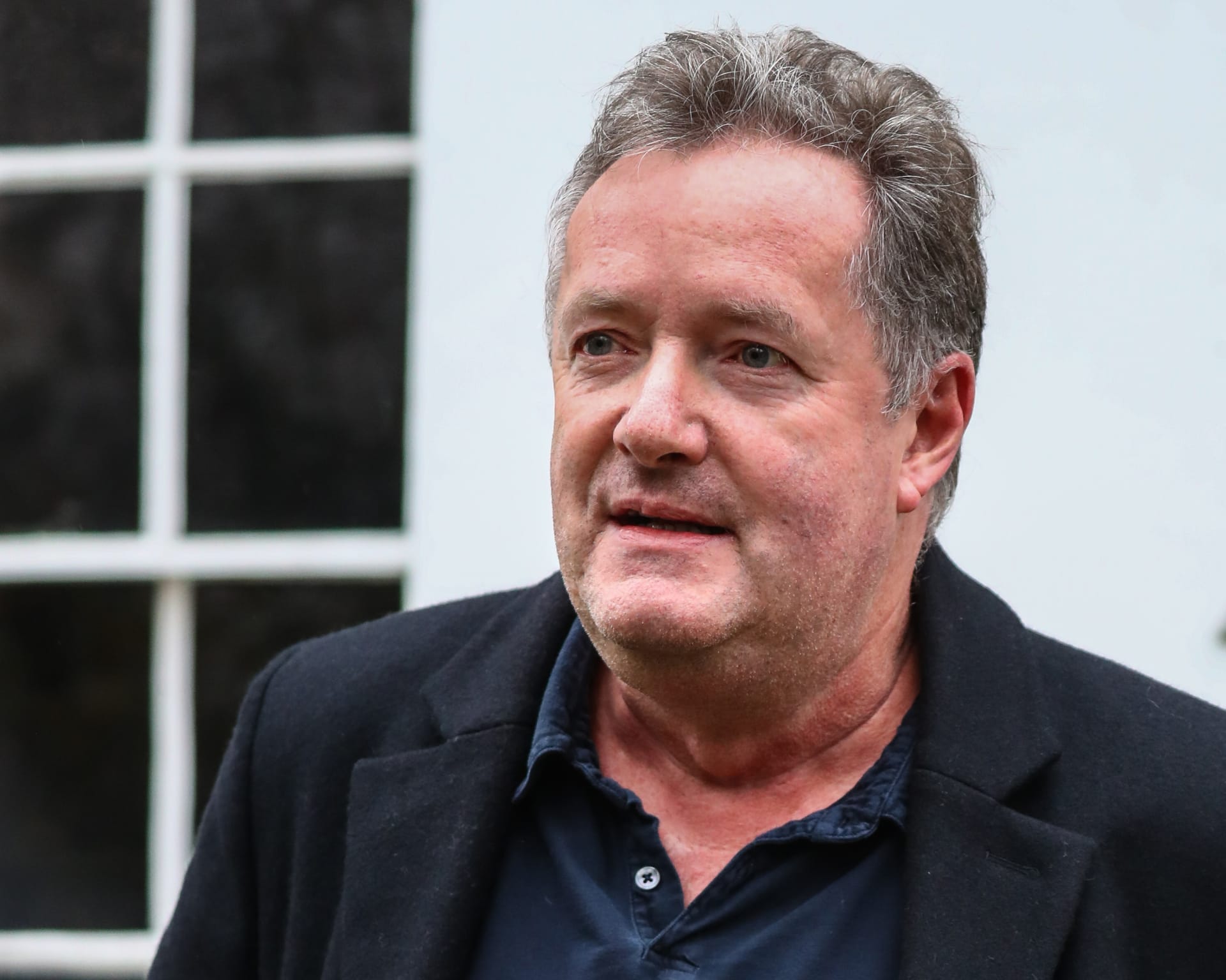 Televizní celebrita a novinář Piers Morgan odešel z živého vysílání kvůli rozhovoru Meghan Markleové a prince Harryho s Oprah Winfreyovou.