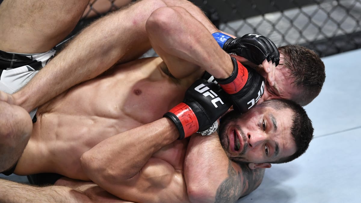 Zápasníka v MMA Machmuda Muradova v UFC uškrtil Američan Gerald Meerschaert.