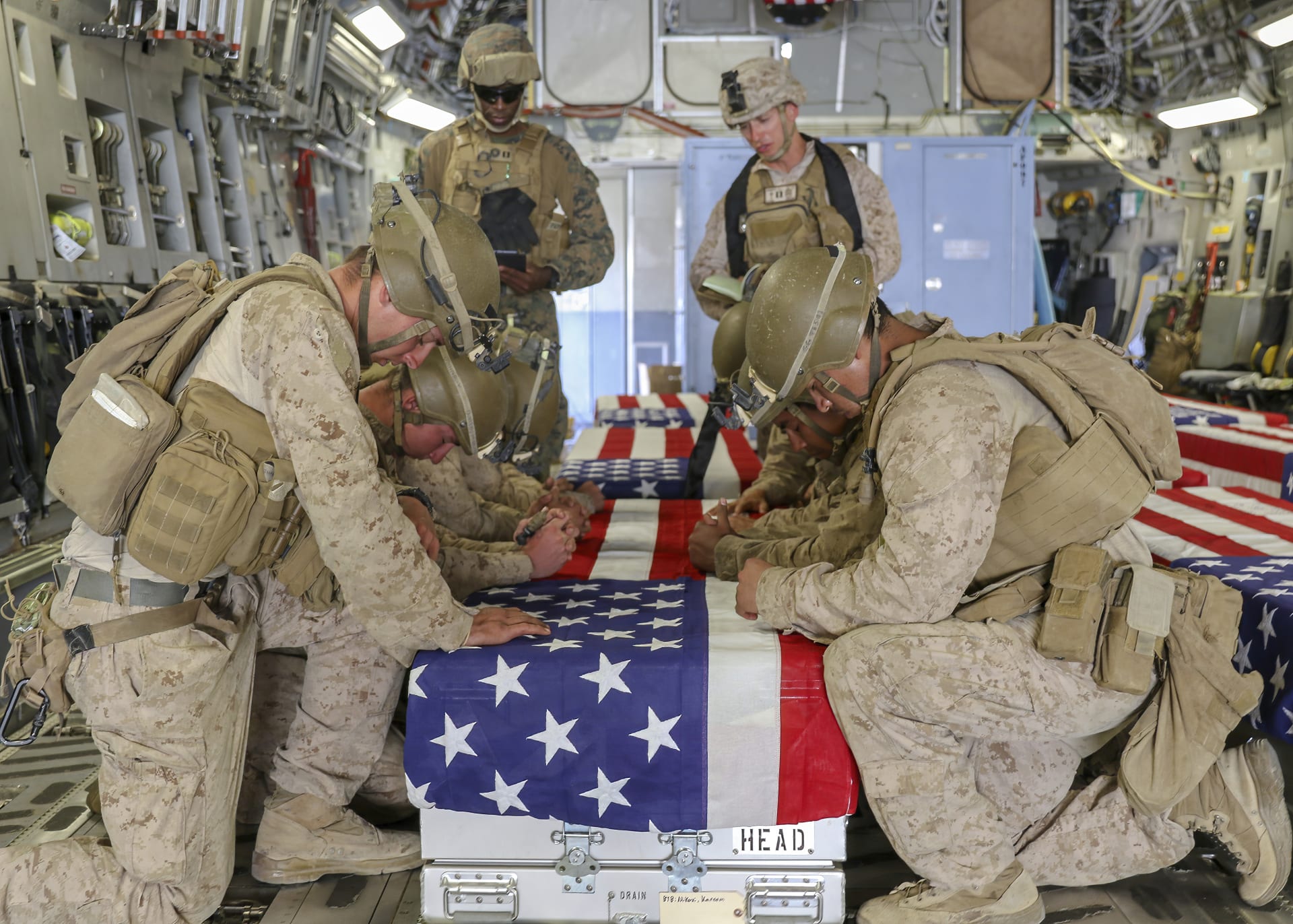 Do USA byla převezena také těla vojáků, kteří zemřeli během misí. 
