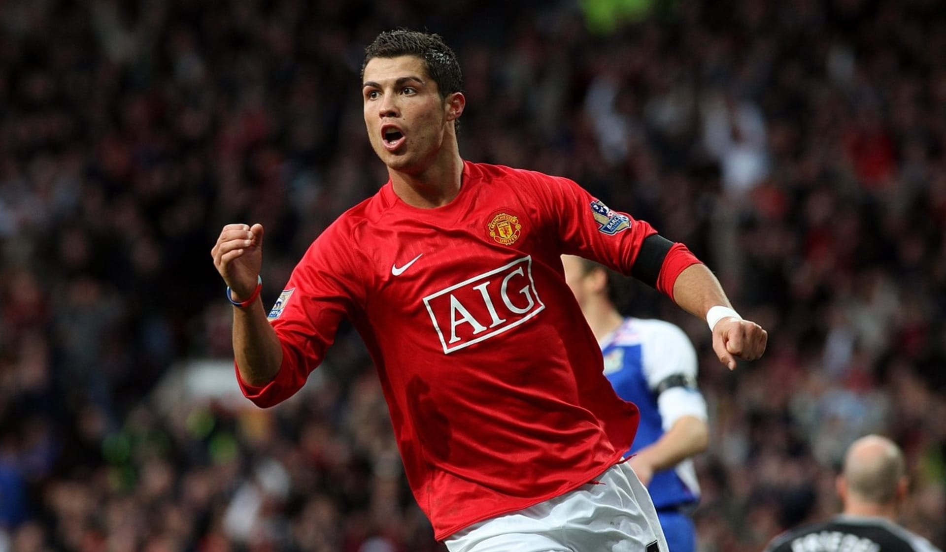 Cristiano Ronaldo dostal v United dvouletou smlouvu.