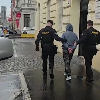 Policisté zadrželi ženu, která vyhrožovala bombou na Hlavním nádraží v Praze.