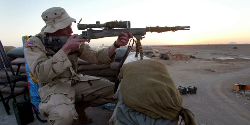 Odstřelovací puška M24 v rukou amerických vojáků v Afghánistánu.