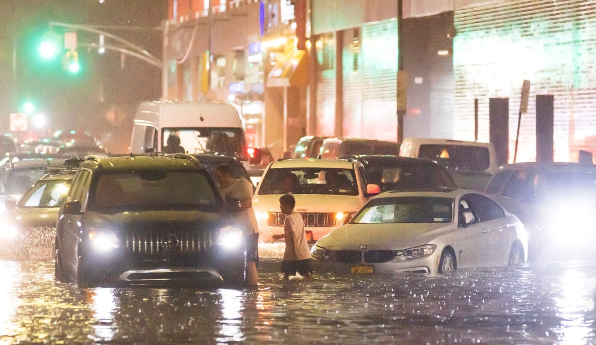 Hurikán Ida způsobil záplavy v ulicích New Yorku.