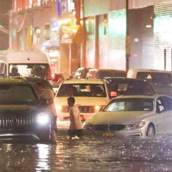 Hurikán Ida způsobil záplavy v ulicích New Yorku.