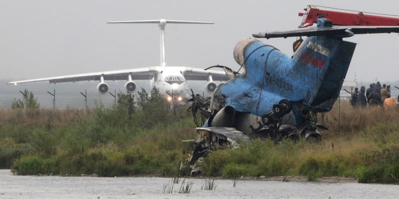 Trosky letounu skončily i v přilehlé řece Volze.