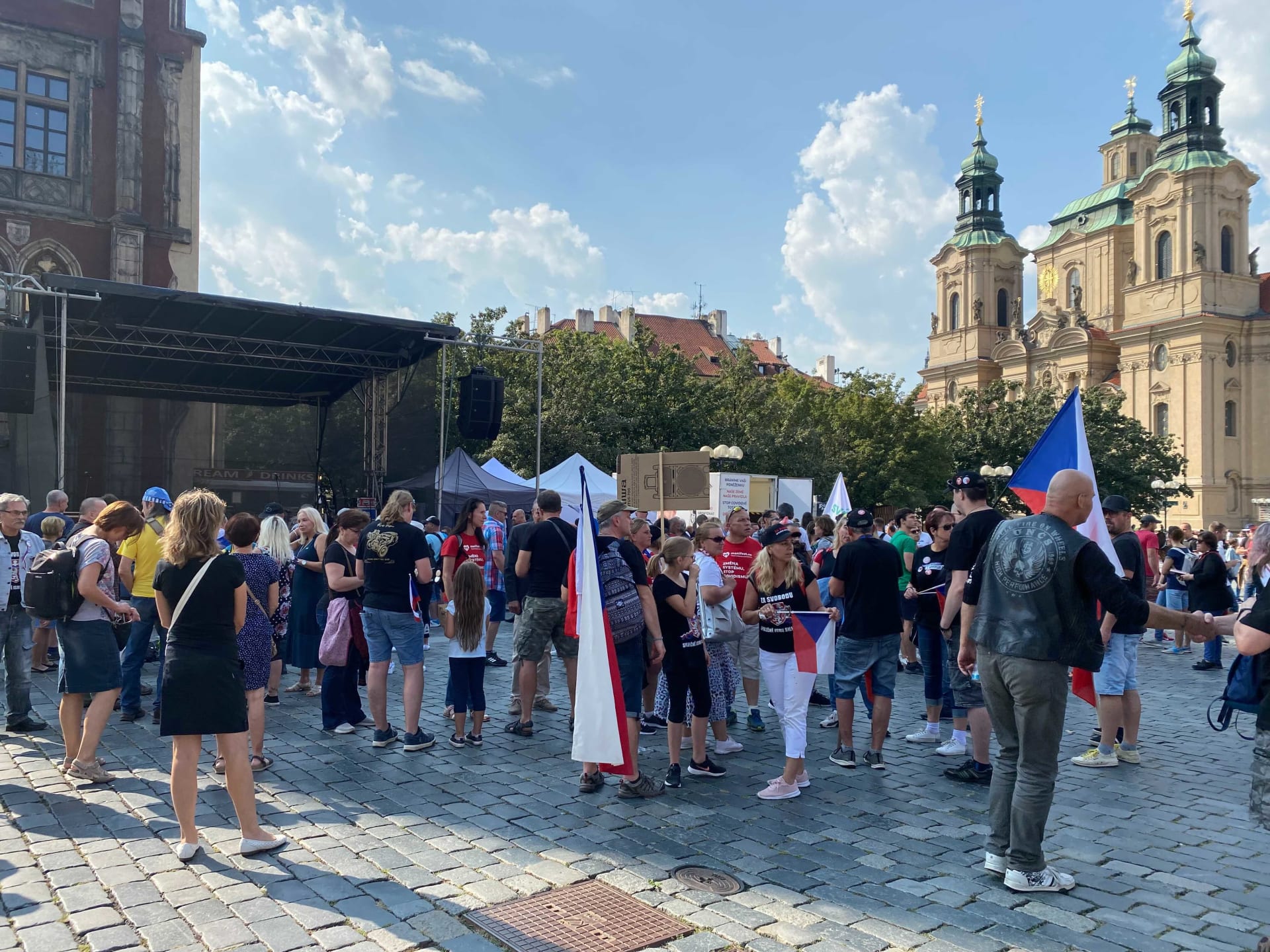 Demonstrace na Staroměstském náměstí 