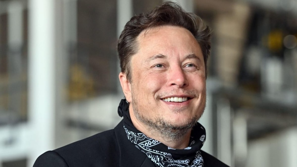 Elon Musk se v polovině srpna přijel podívat do Grünheide, aby zkontroloval, jak továrna roste.