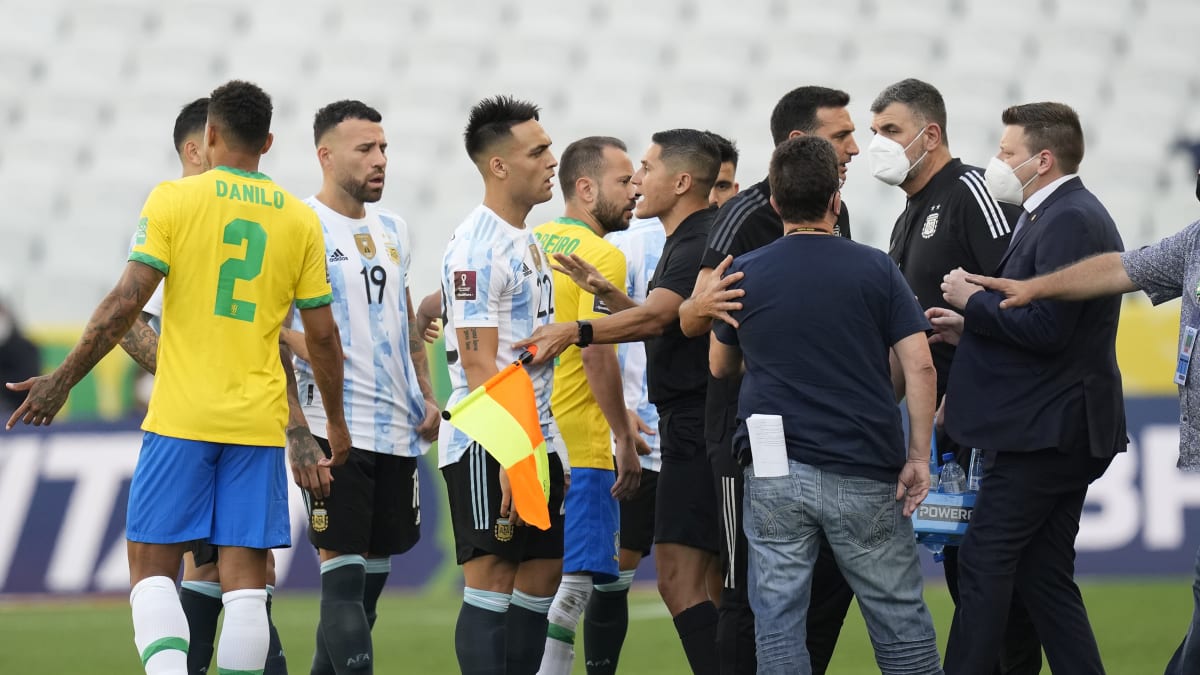 Čtyři Argentinci odmítli nastoupit do karantény a zúčastnili se zápasu v kvalifikaci o MS, ten se nakonec nedohrál.