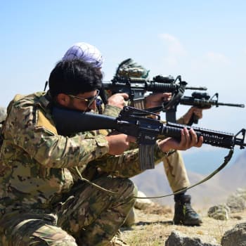 Jednotky pandžšírských rebelů se stále brání proti Tálibánu.