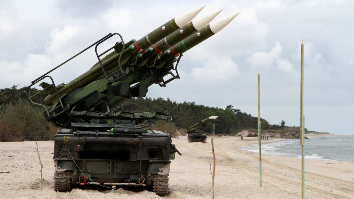 Čtyřicet let staré sovětské protiletadlové rakety KUB půjdou do důchodu. Česká armáda shání do výzbroje nový systém.