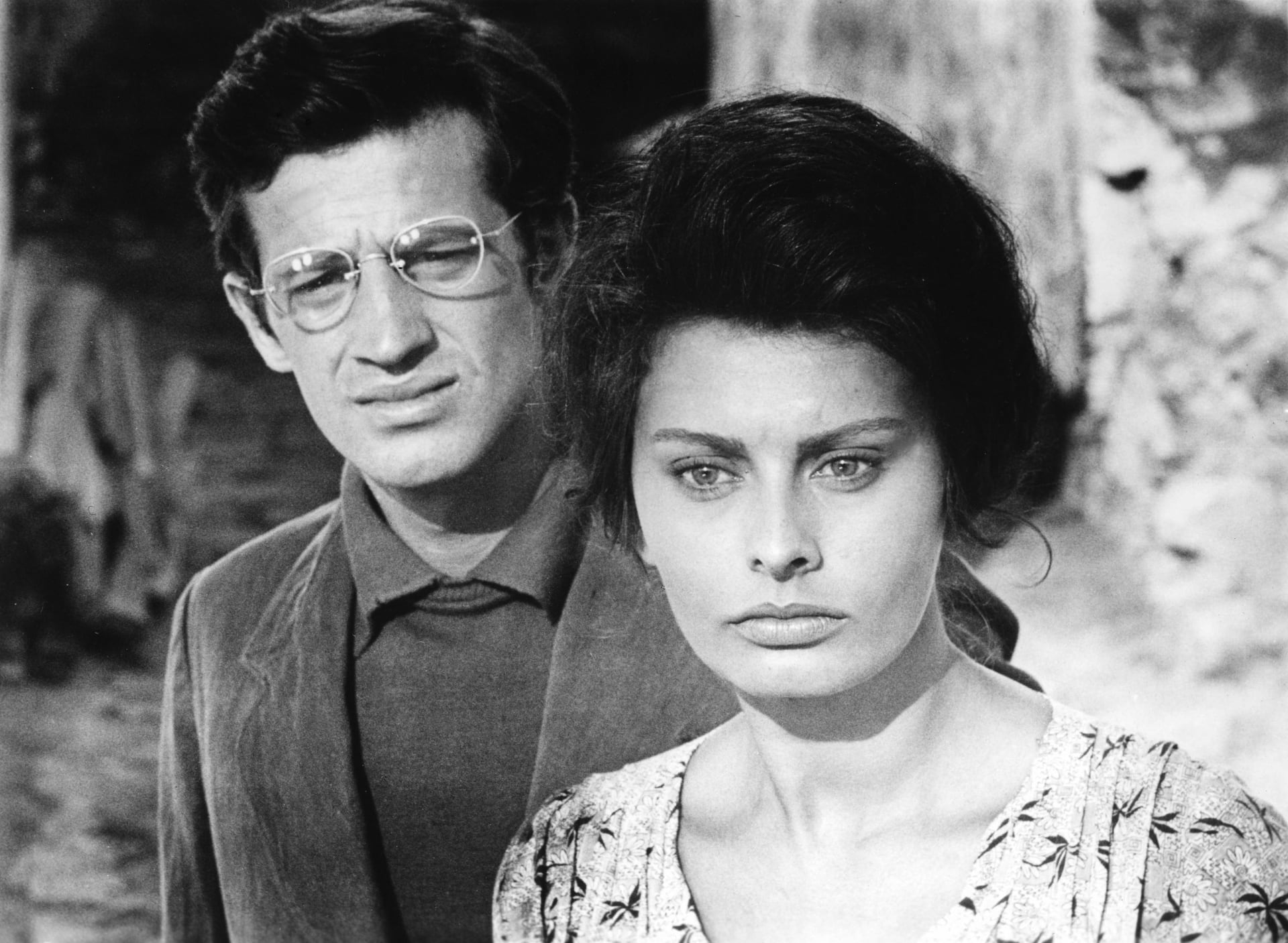 Jean Paul Belmondo a italská herečka Sophia Lorenová na natáčení filmu Horalka z roku 1960.