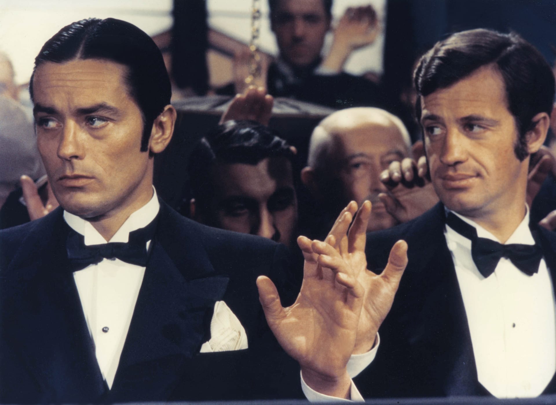 Snímek z natáčení gangsterského filmu Borsalino v roce 1969. Belmondovým partnerem ve filmu byl další slavný francouzský herec Alain Delon. Byli blízkými přáteli.