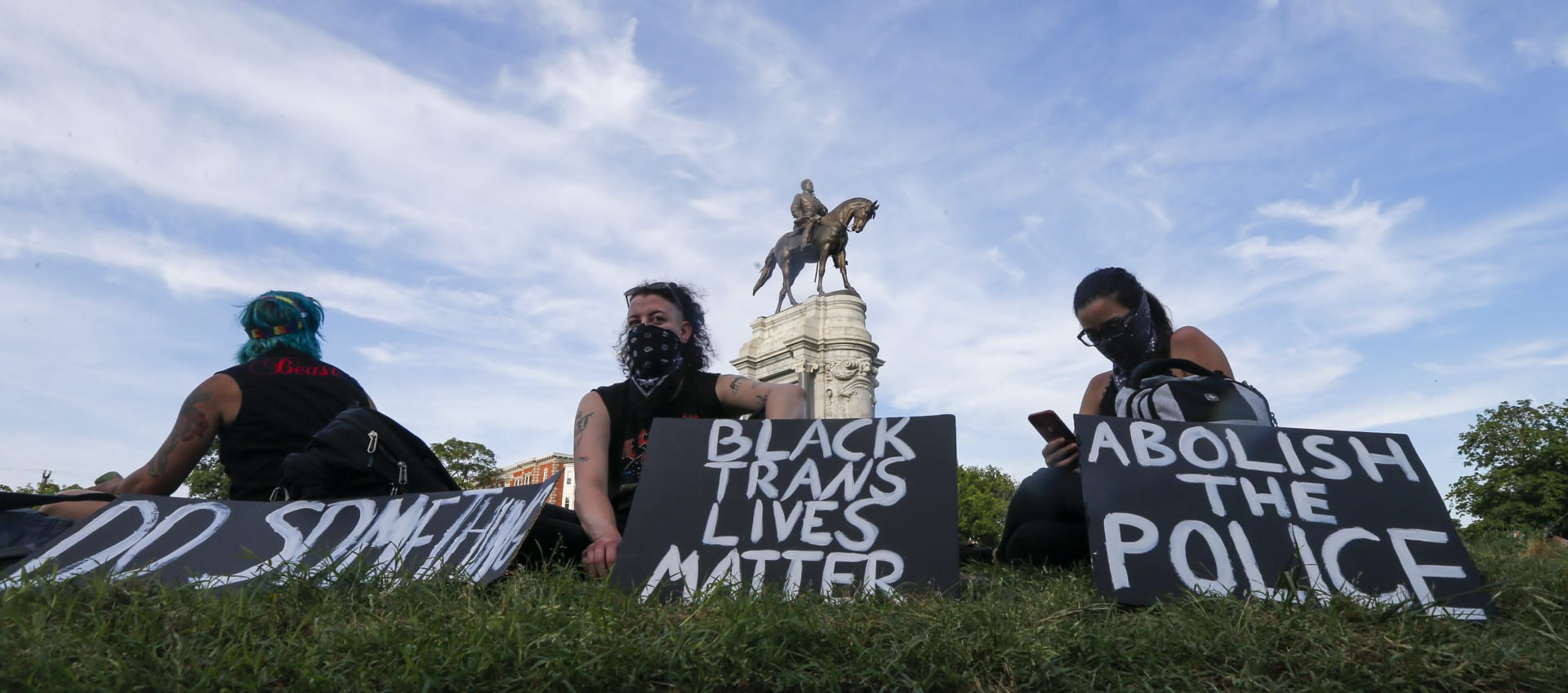 Socha generála Leeho se stala terčem hnutí Black Lives Matter. 